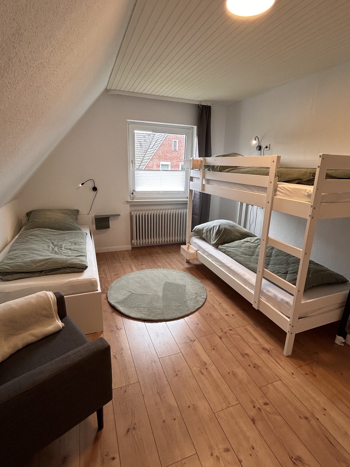 Kinderzimmer mit Etagenbett und Einzelbett